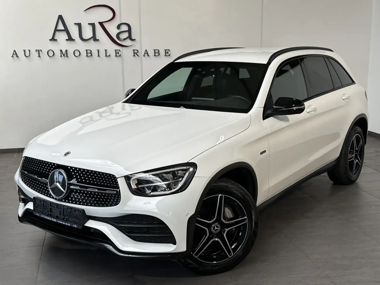 Mercedes-Benz GLC 300 4M AMG-Line NAV+LED+AHK+KAMERA+CARPLAY Белый - 1
