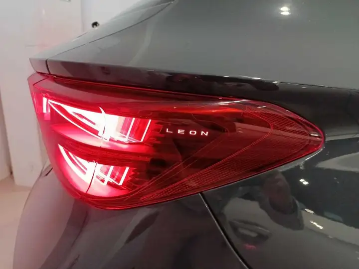 Cupra León 2024, foto 17