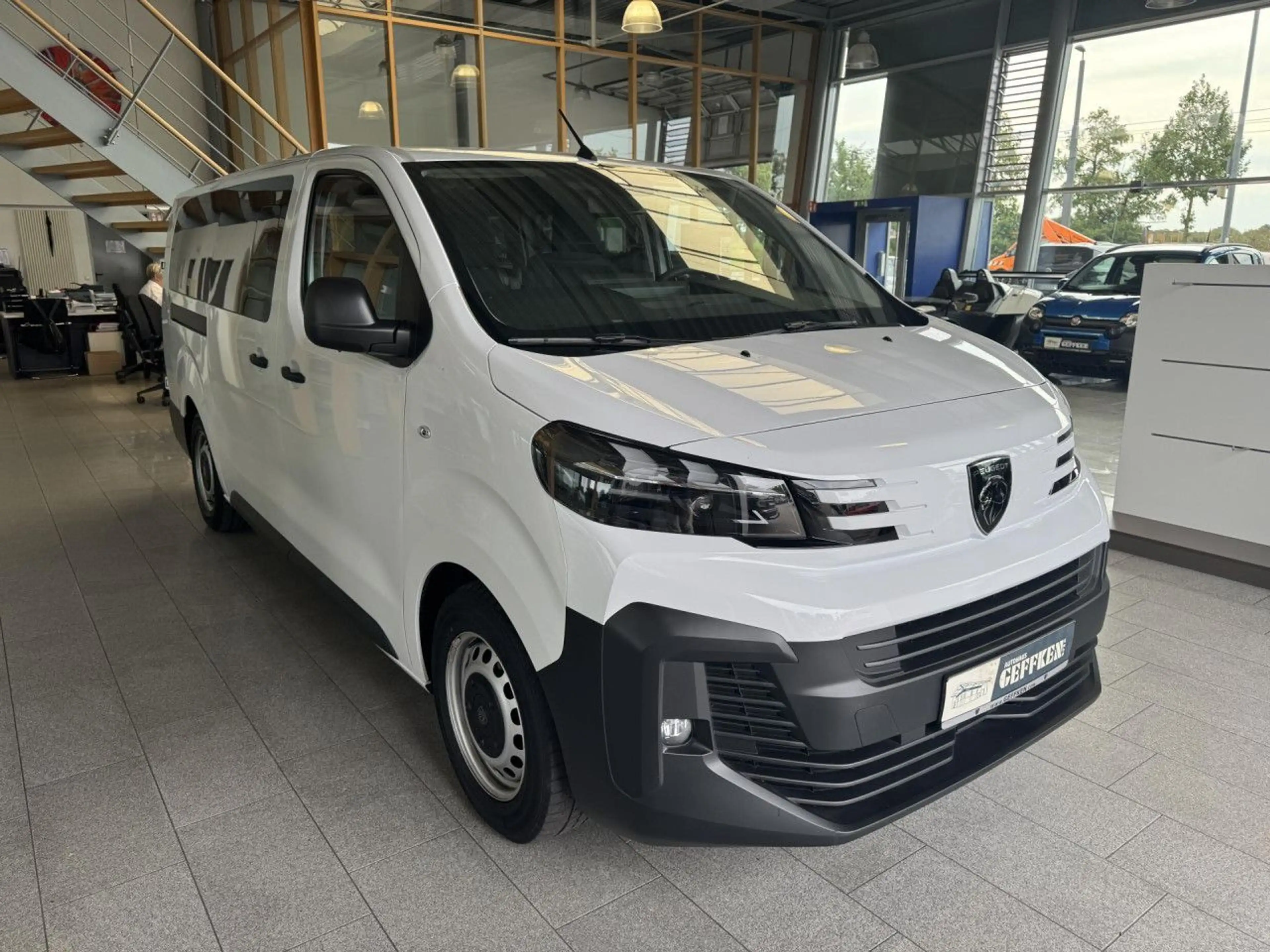 Peugeot Expert e- L3 (75kWh), 9-Sitzer, CCS, Kamera! Navi — photo 2