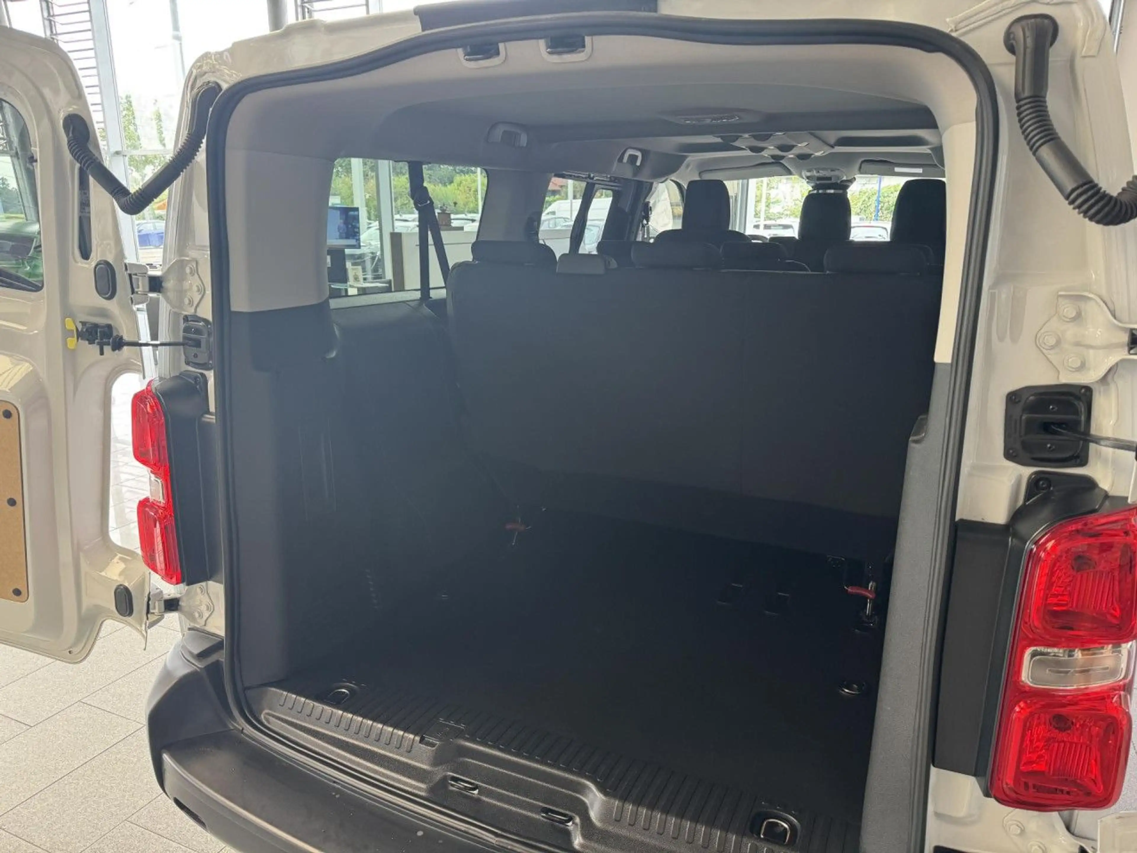 Peugeot Expert e- L3 (75kWh), 9-Sitzer, CCS, Kamera! Navi — photo 10