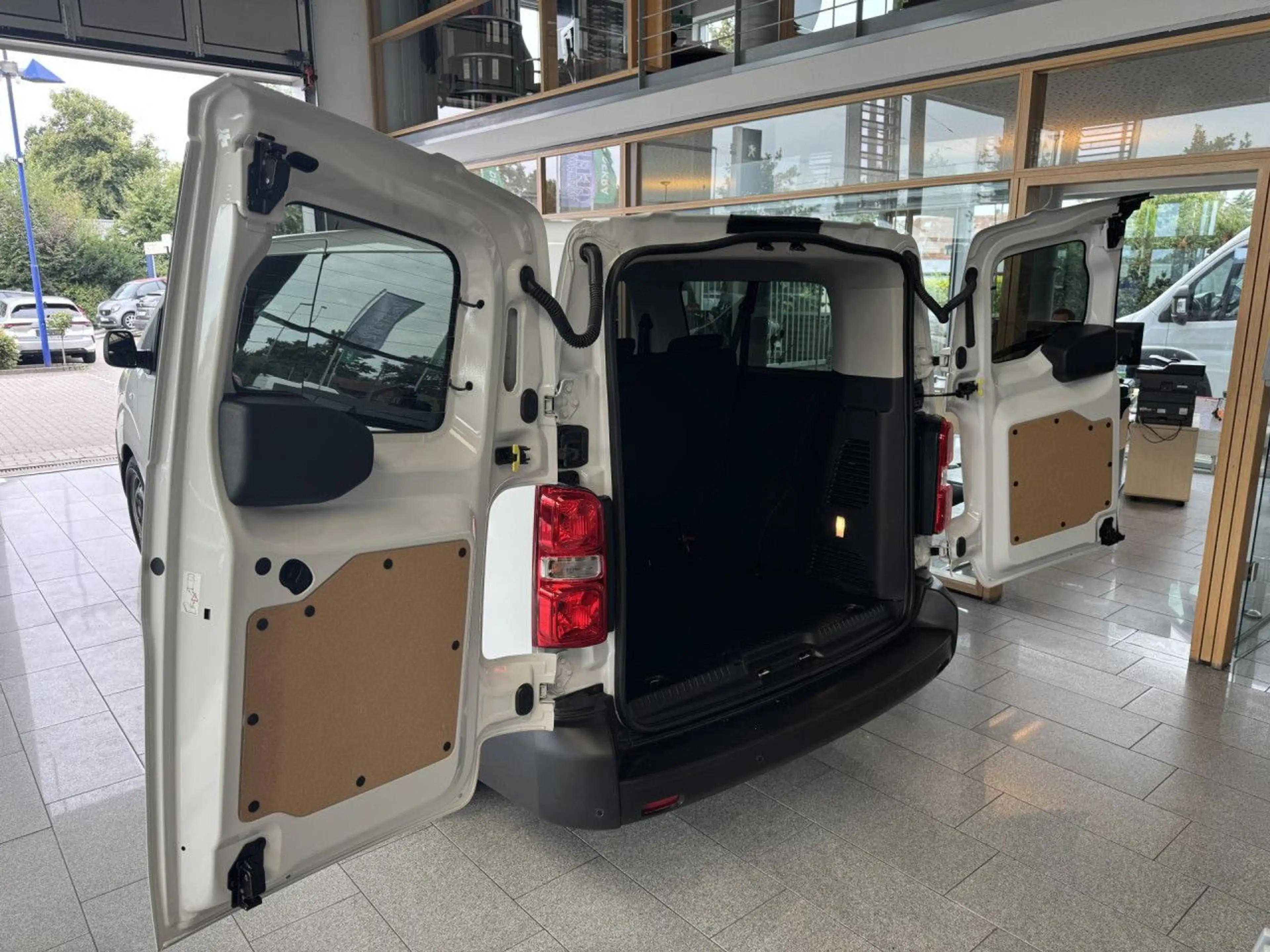 Peugeot Expert e- L3 (75kWh), 9-Sitzer, CCS, Kamera! Navi — photo 8