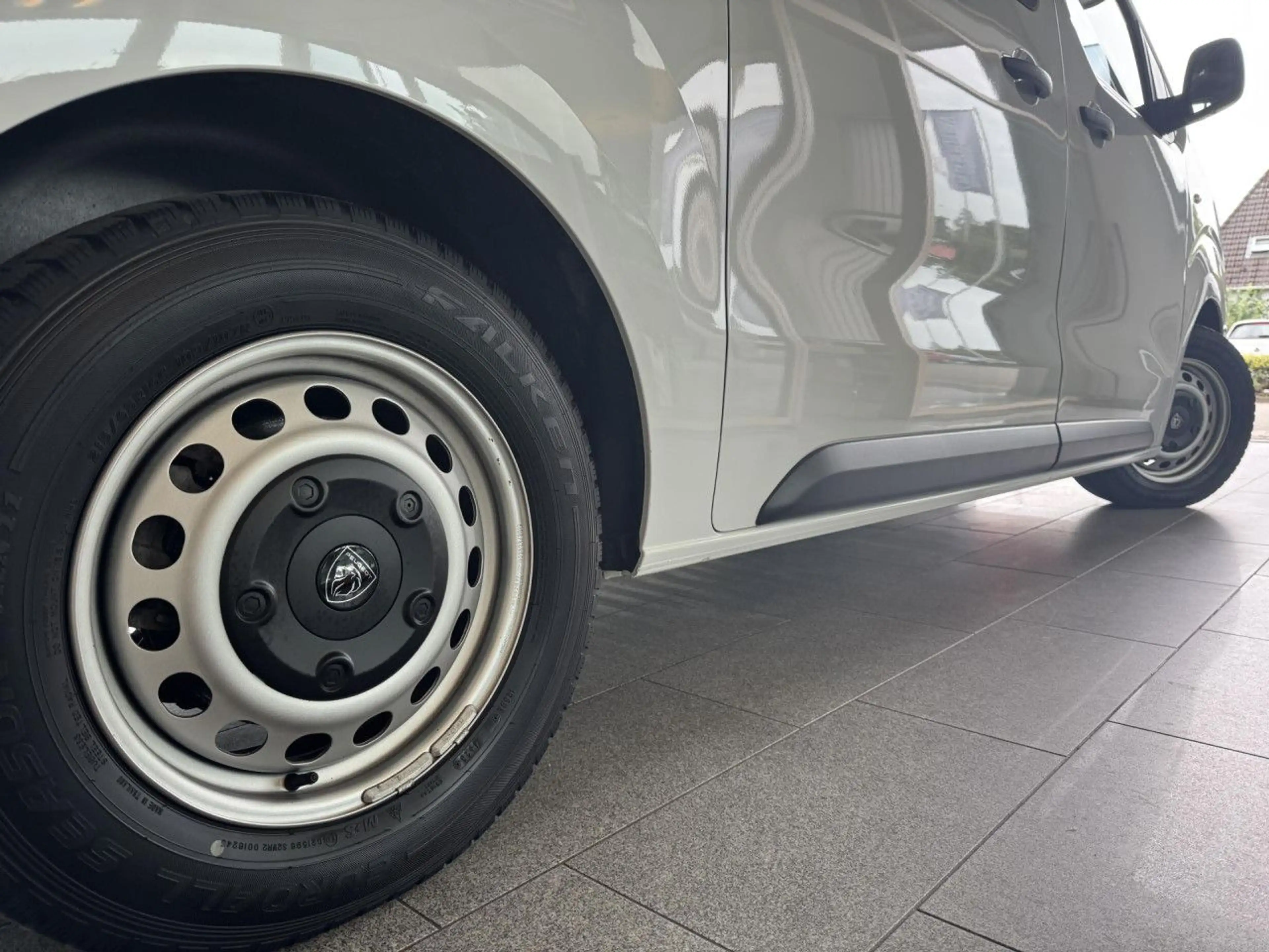 Peugeot Expert e- L3 (75kWh), 9-Sitzer, CCS, Kamera! Navi — photo 7