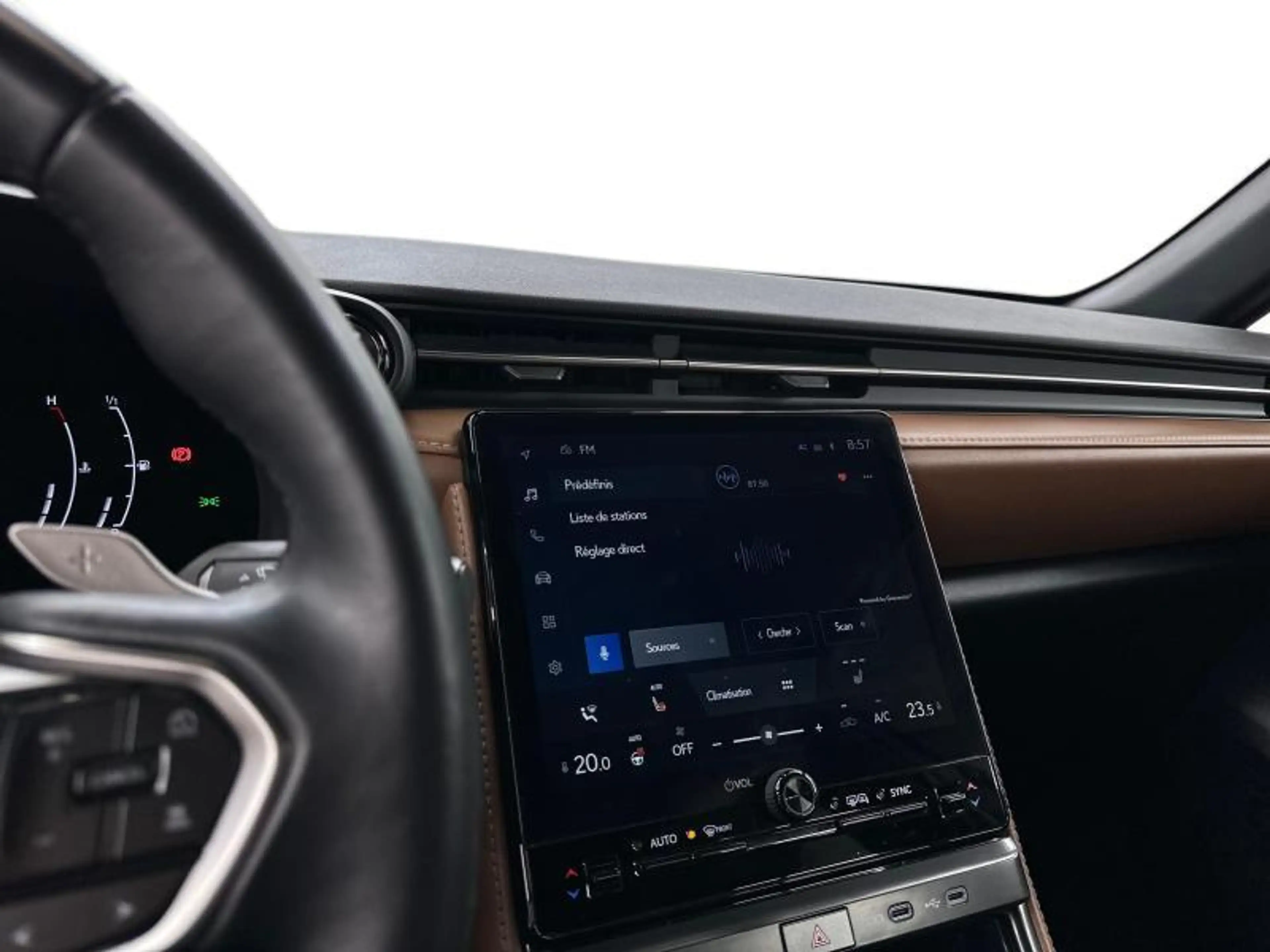 Lexus LBX 136hp HEV Relax | all seasons | carplay — photo 11