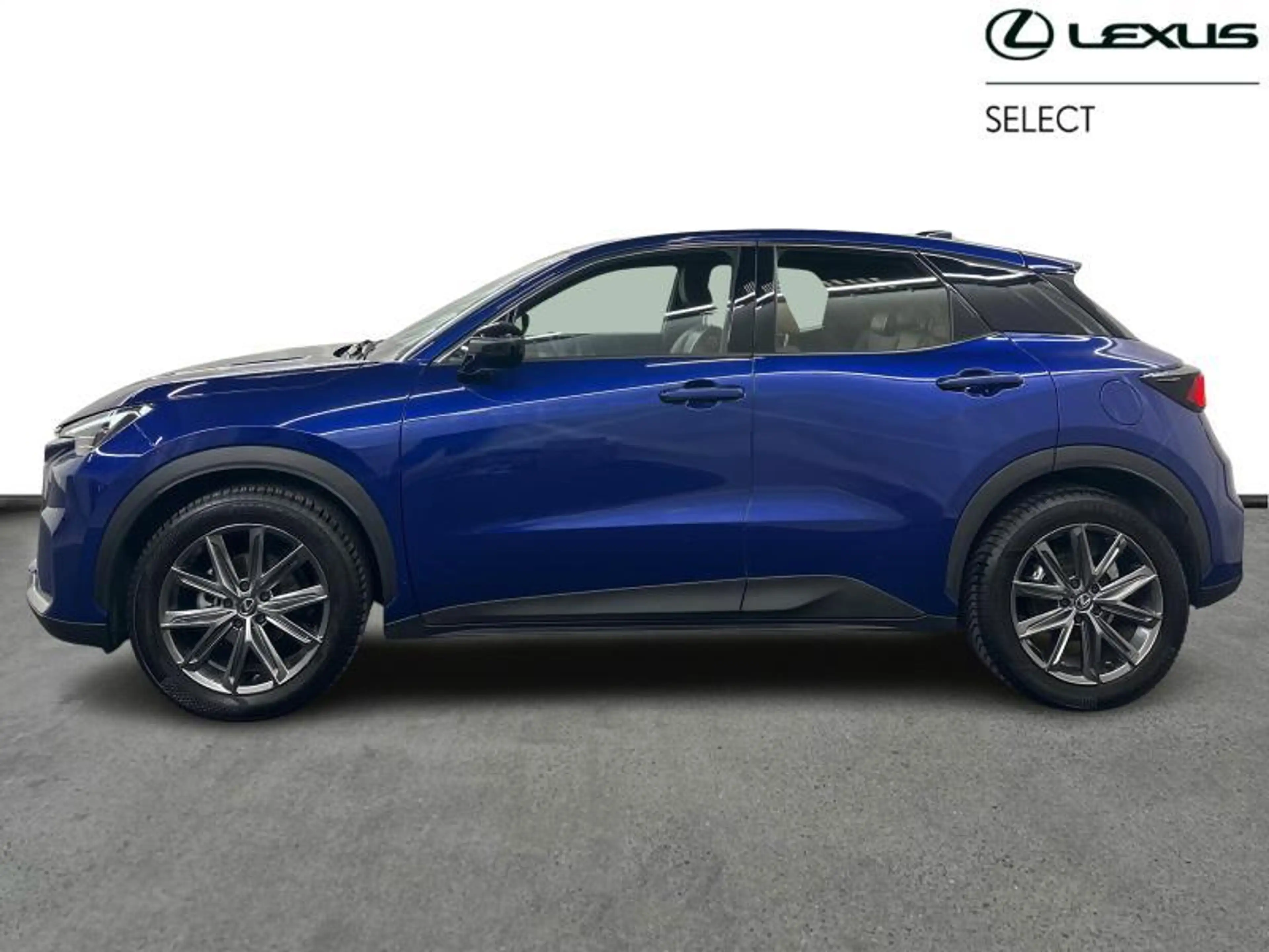 Lexus LBX 136hp HEV Relax | all seasons | carplay — photo 3