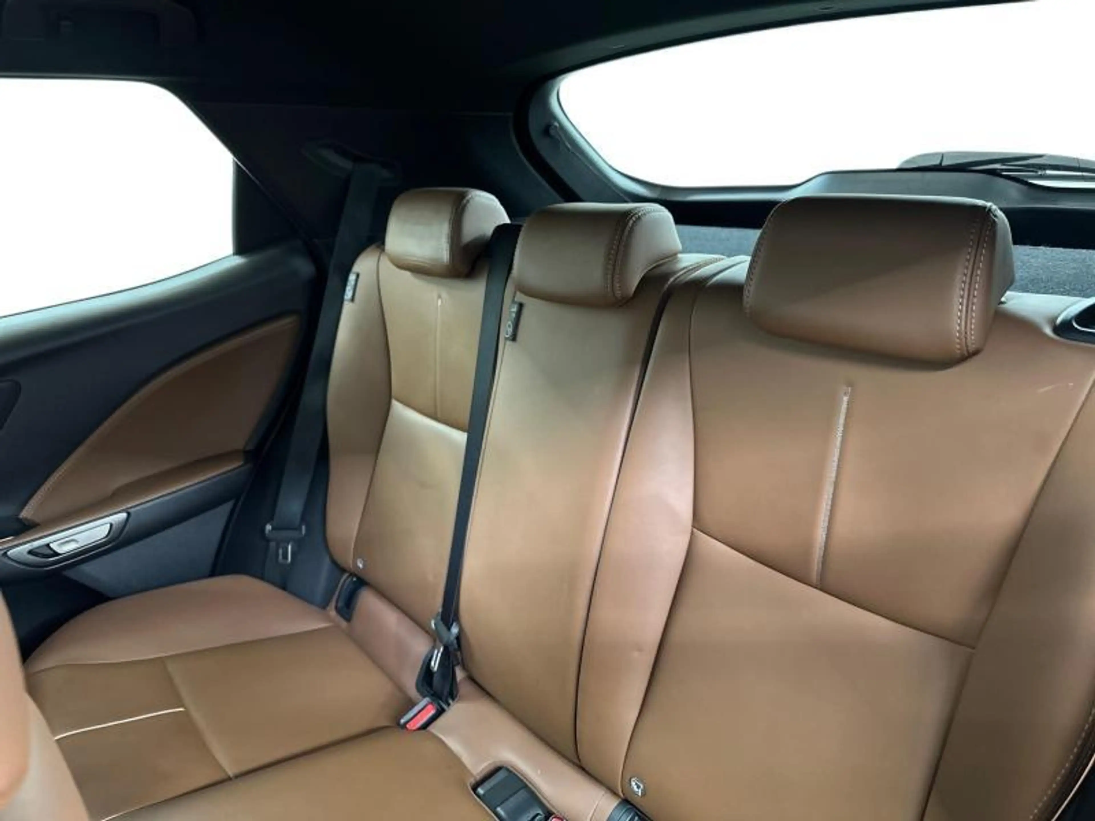 Lexus LBX 136hp HEV Relax | all seasons | carplay — photo 10