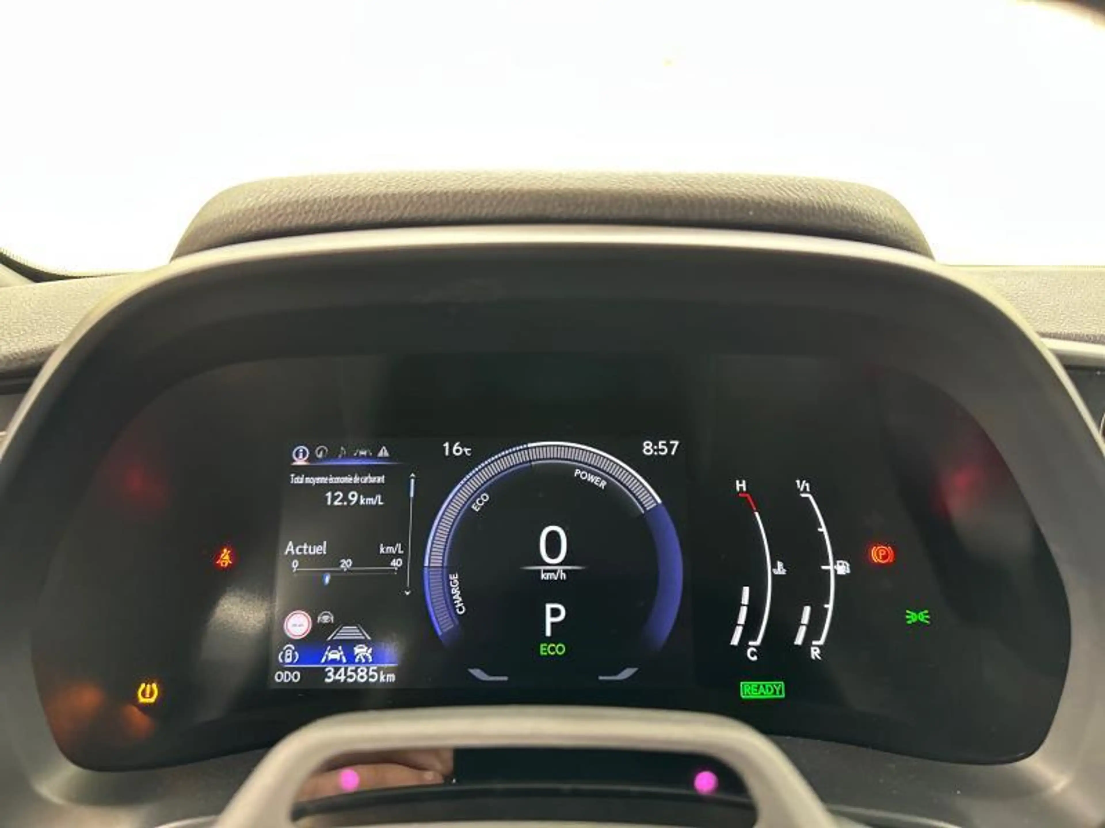 Lexus LBX 136hp HEV Relax | all seasons | carplay — photo 12