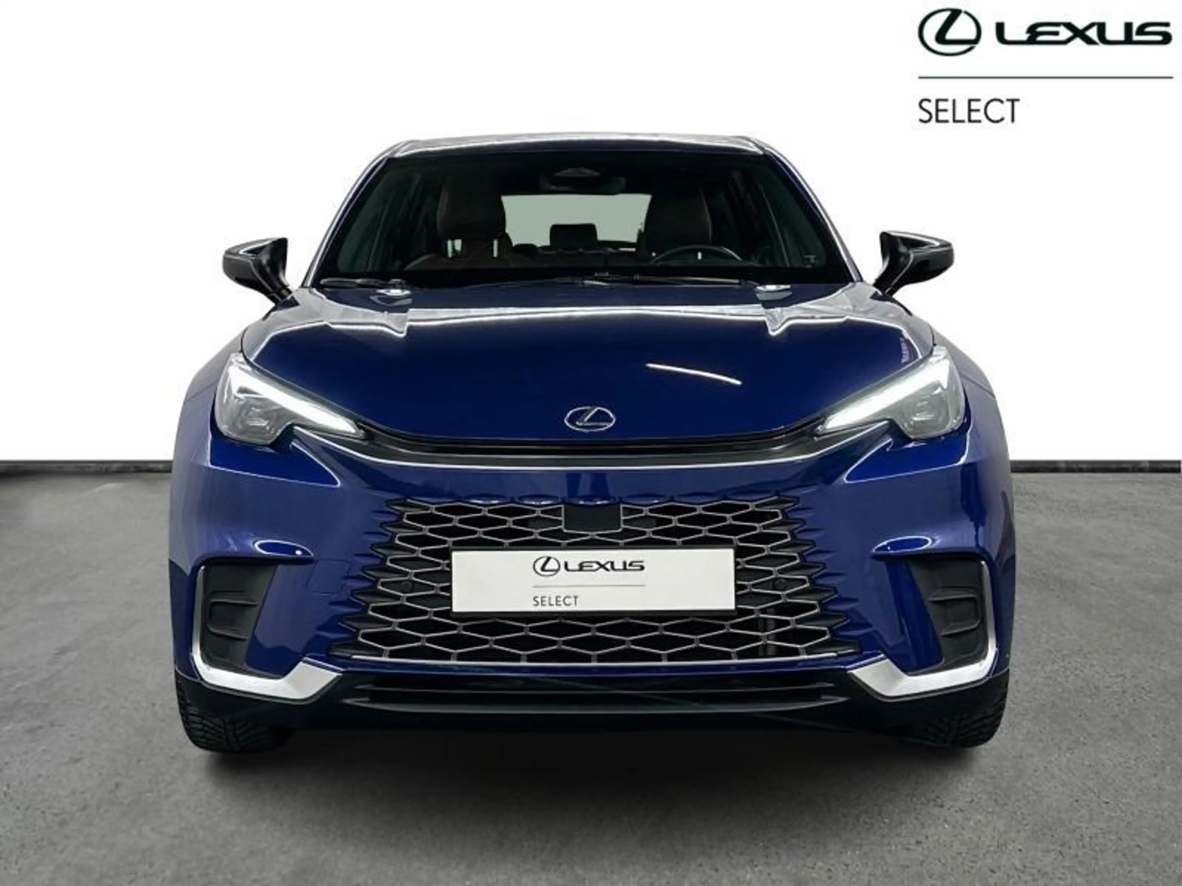 Lexus LBX 136hp HEV Relax | all seasons | carplay — photo 5