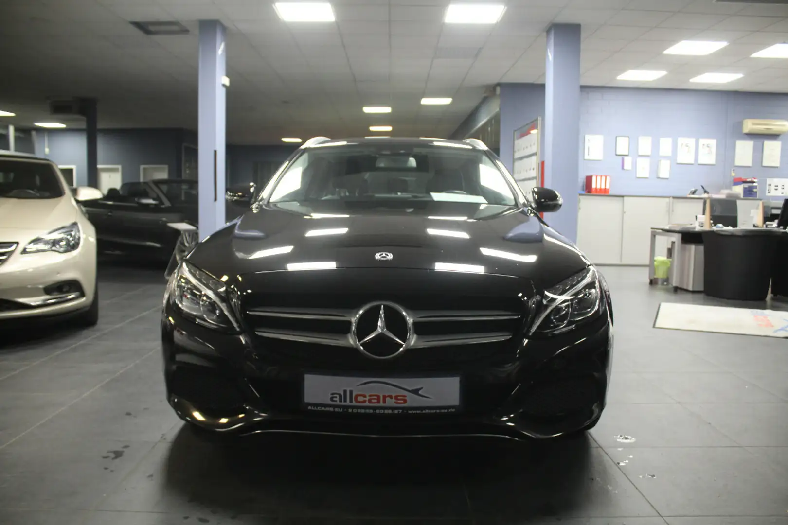 Mercedes-Benz C 200 T 9G-TRONIC Avantgarde Schwarz - 2