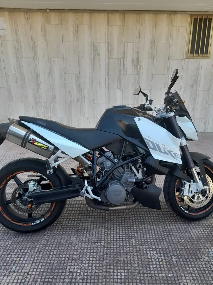 KTM 990 Super Duke R Bianco - 1