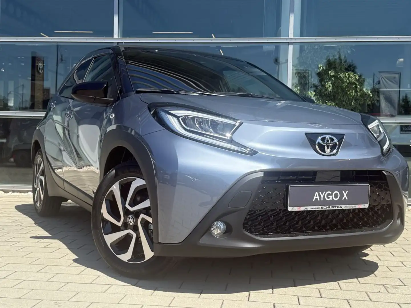Toyota Aygo X S-CVT Air Teamplayer Gris - 1