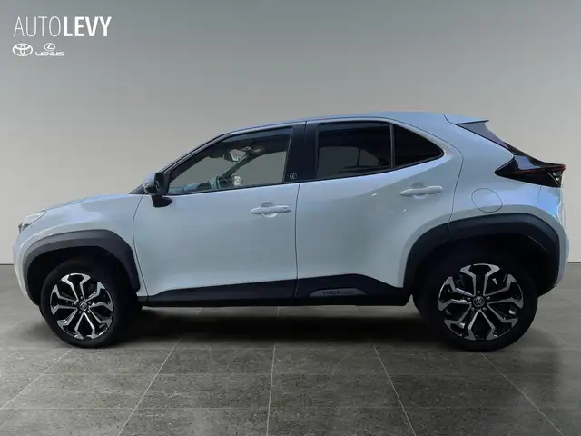 Toyota Yaris Cross view 3