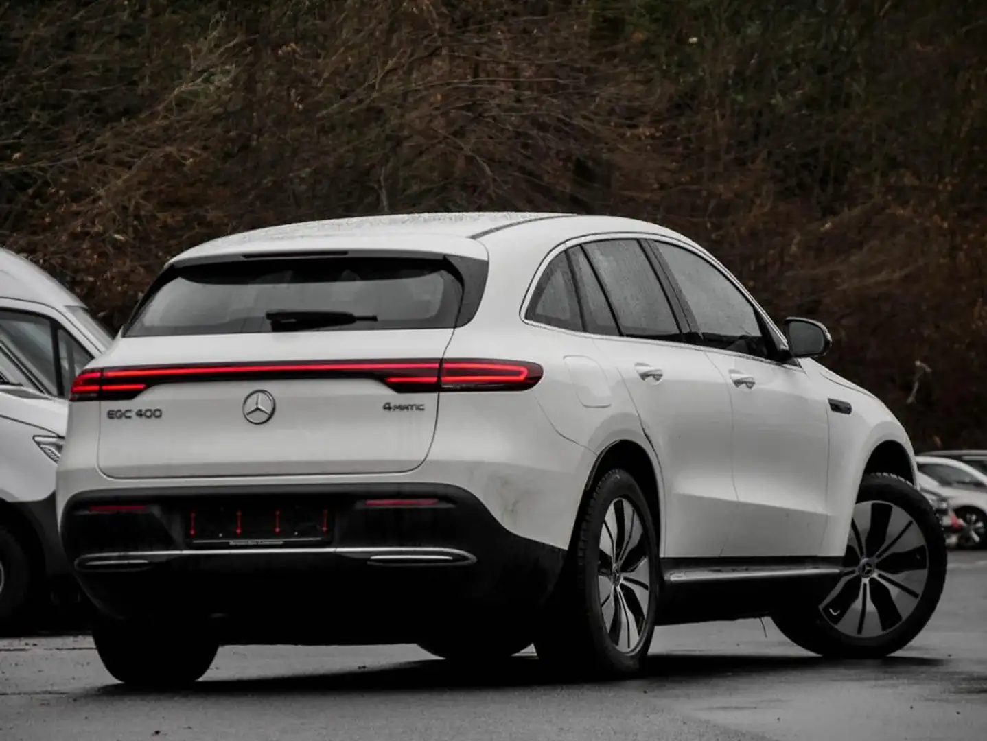 Mercedes-Benz EQC 400 4MATIC Distr+MLB+Ambiente+Cam+LED+Navi Weiß - 2