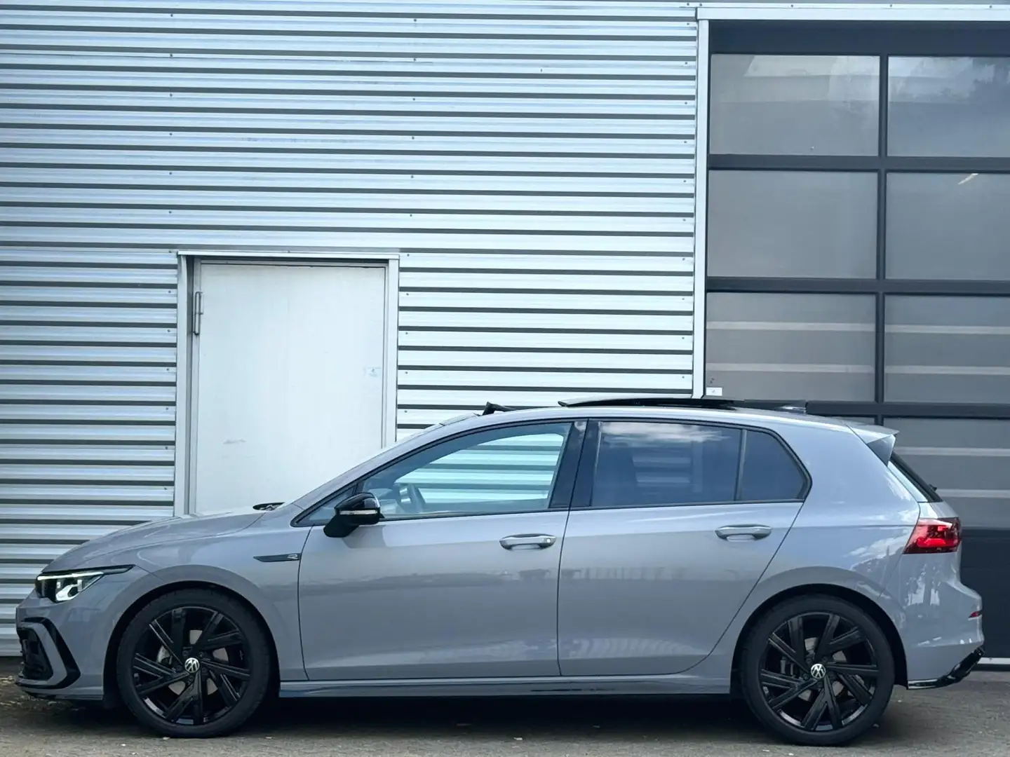 Volkswagen Golf 1.5 eTSI 3X R-Line|Pano|IQ Light|Sfeer|Camera|Carp Grigio - 2