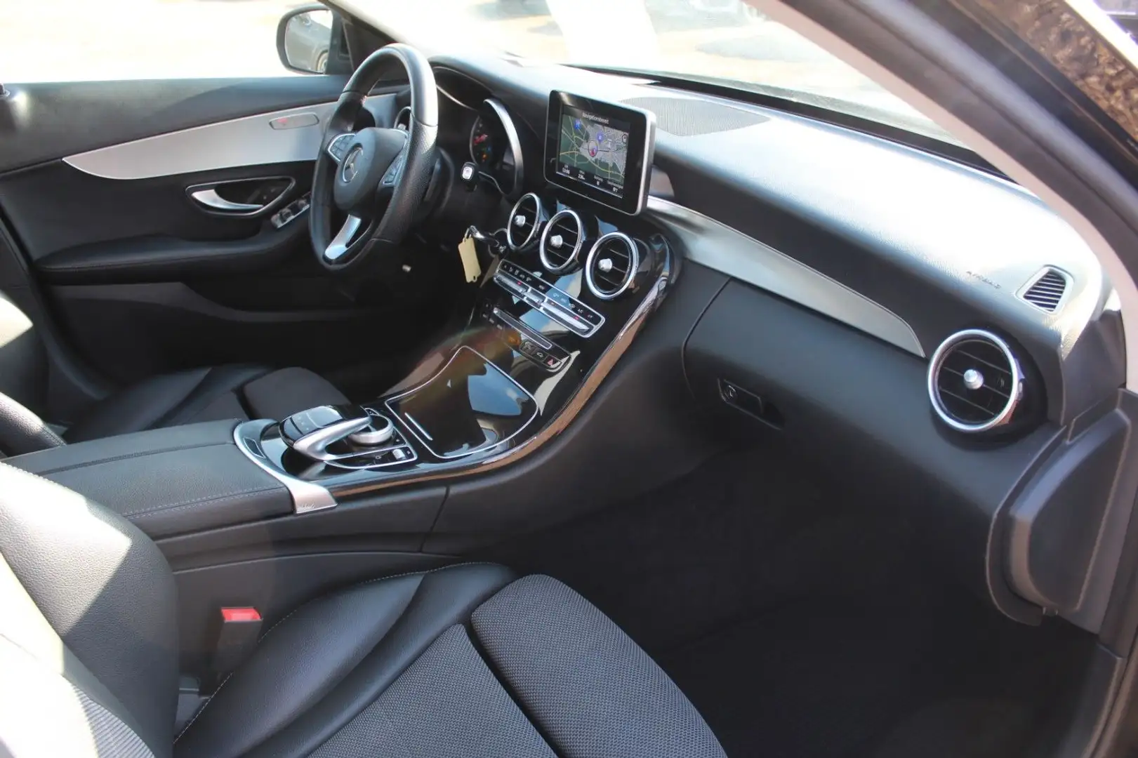 Mercedes-Benz C 180 CGI Lim.*AVANTGARDE*LED-Licht*NAVI*ALU* Noir - 2