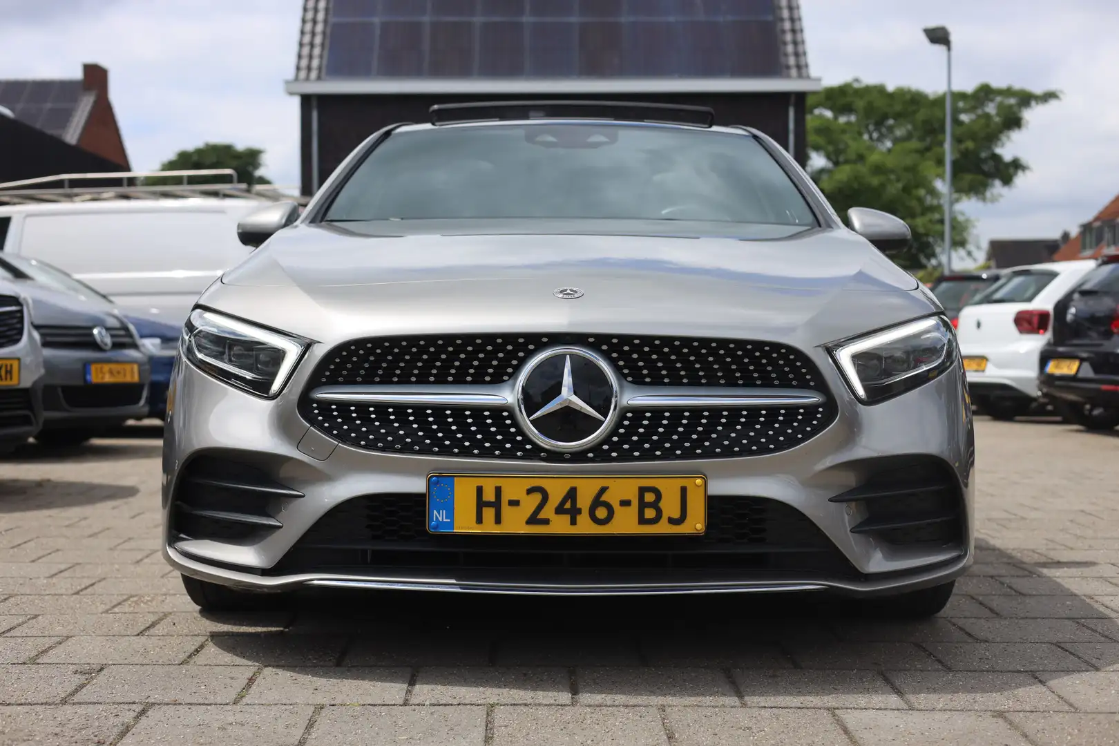 Mercedes-Benz A 250 4MATIC | AUT | AMG | PANO | BURMESTER | CAMERA Grijs - 2