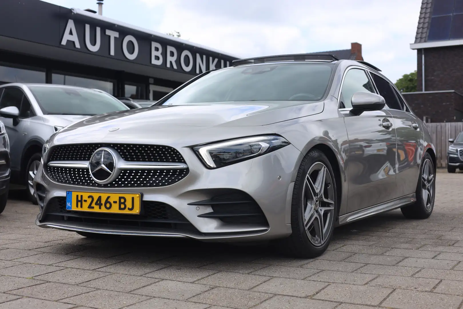 Mercedes-Benz A 250 4MATIC | AUT | AMG | PANO | BURMESTER | CAMERA Grijs - 1