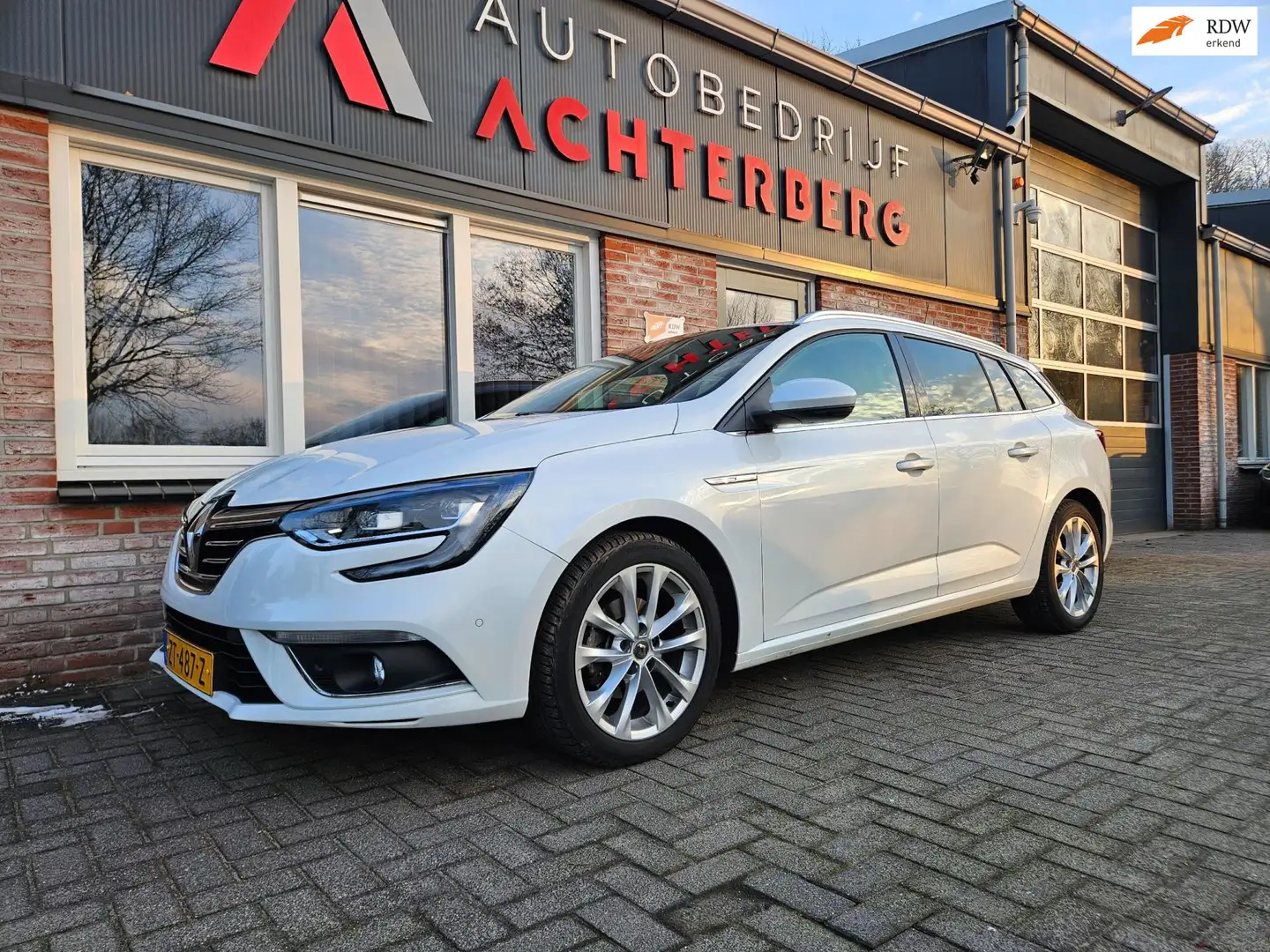 Renault Megane Estate 1.3 TCe Bose Automaat! Trekhaak! Nette Auto Weiß - 1