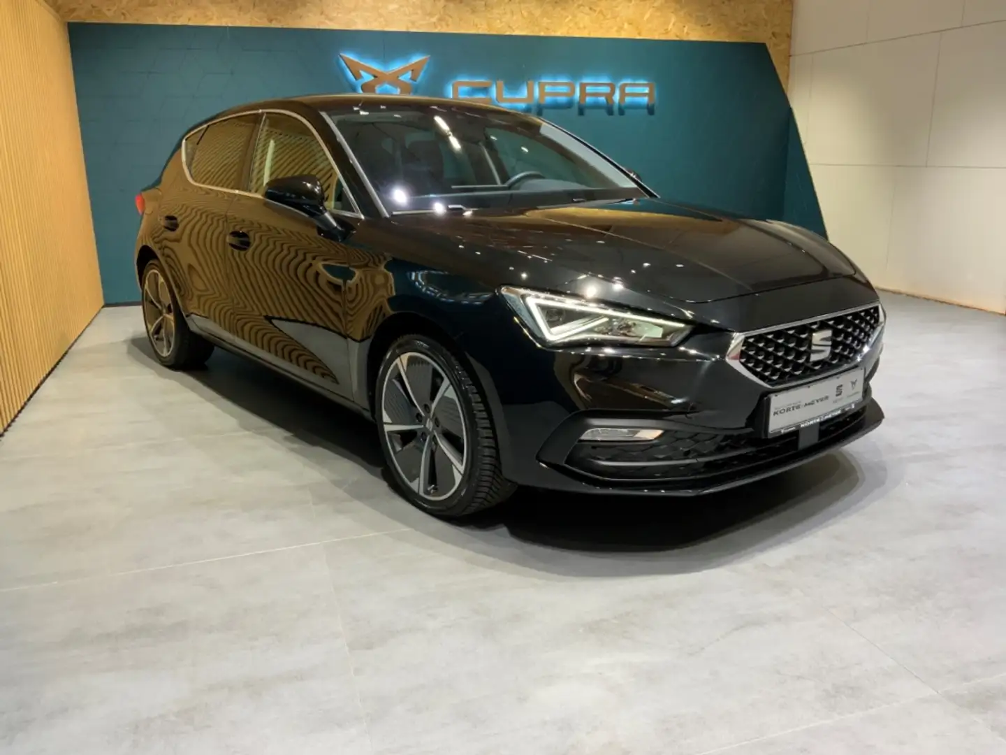 SEAT Leon Xcellence e-HYBRID 1.4 DSG +Keyless+PDC Schwarz - 2