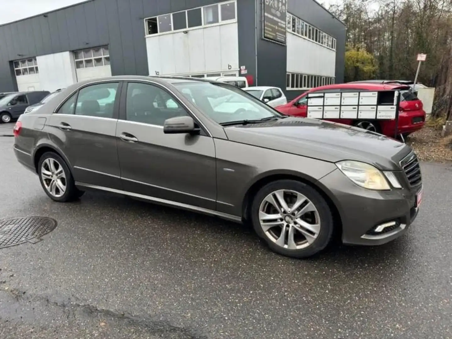 Mercedes-Benz E 220 CDI DPF BlueEFFICIENCY Automatik Avantgarde Brun - 2