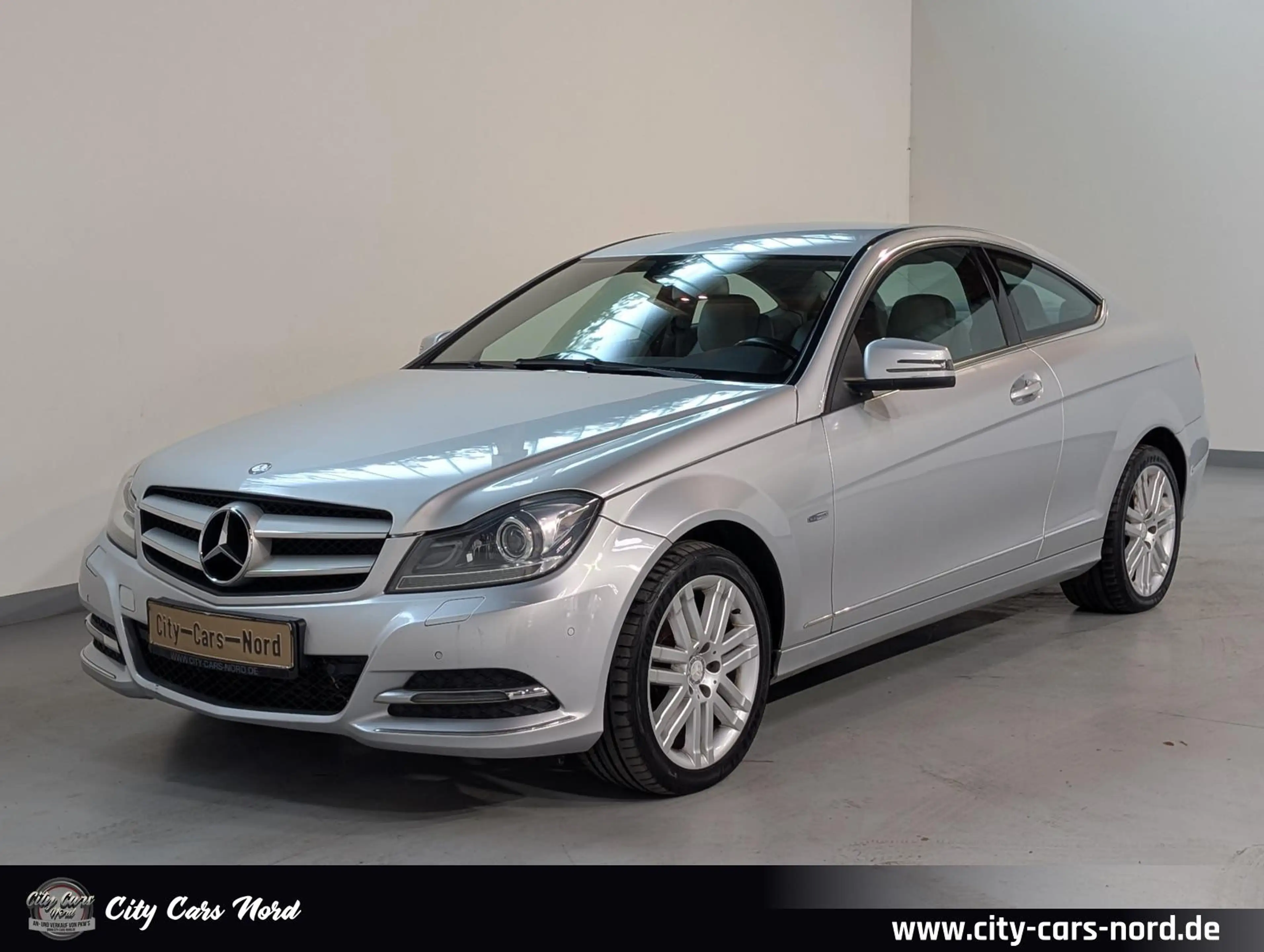 Mercedes-Benz C 250 CGI Coupé BE-BiXENON-NAVI-TEMP-PDC