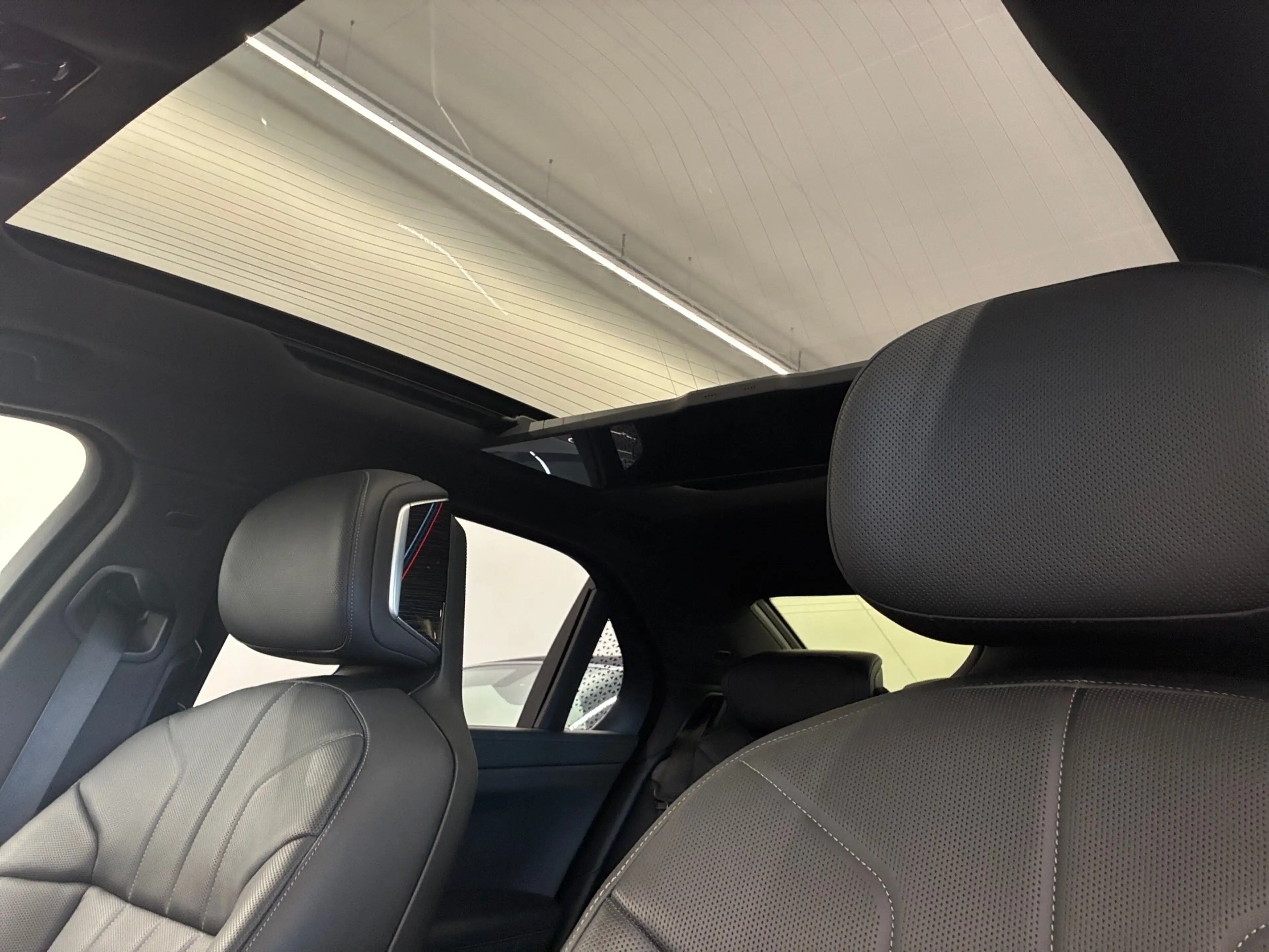 BMW 750 e xDrive — photo 13