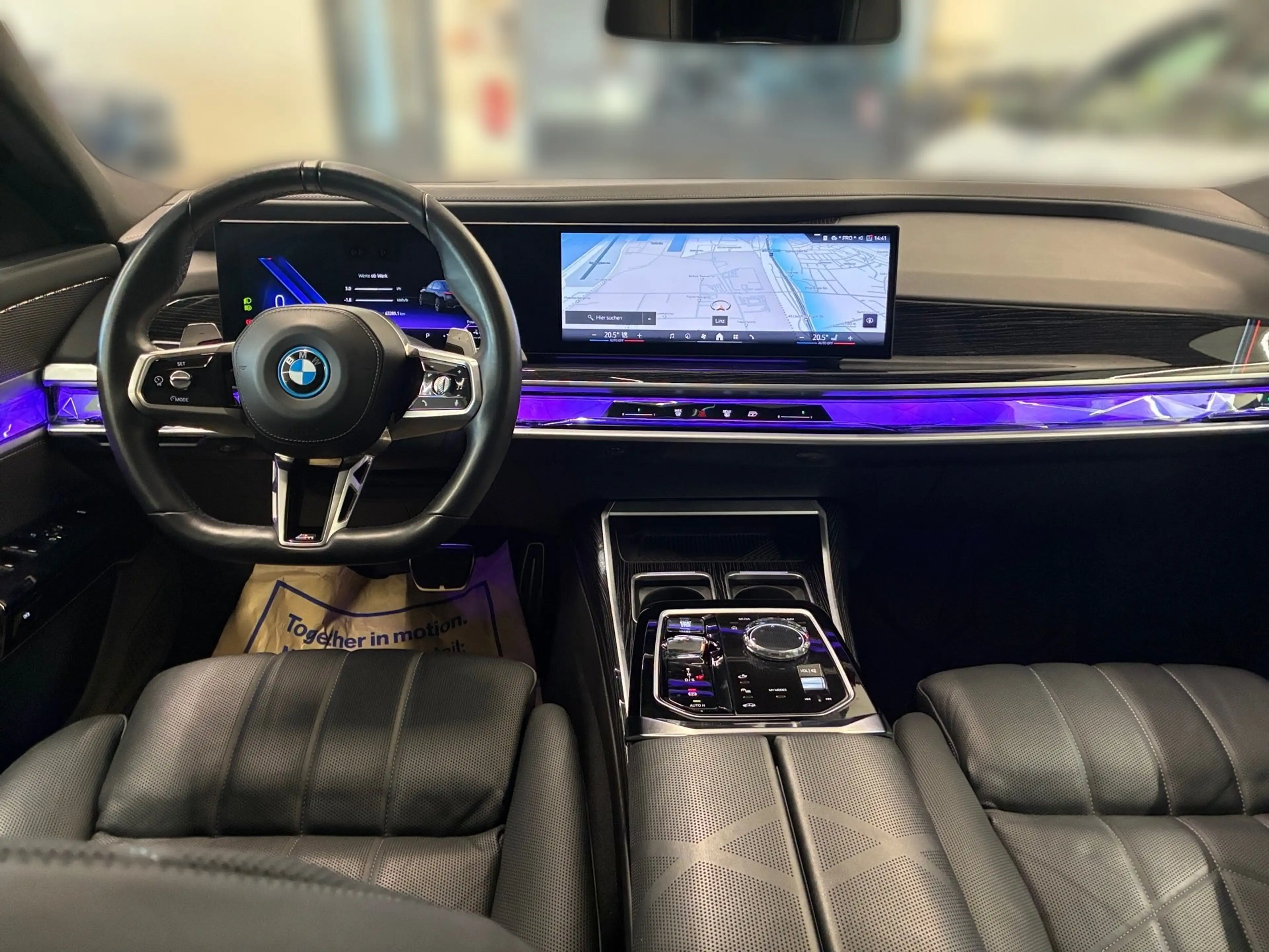 BMW 750 e xDrive — photo 9