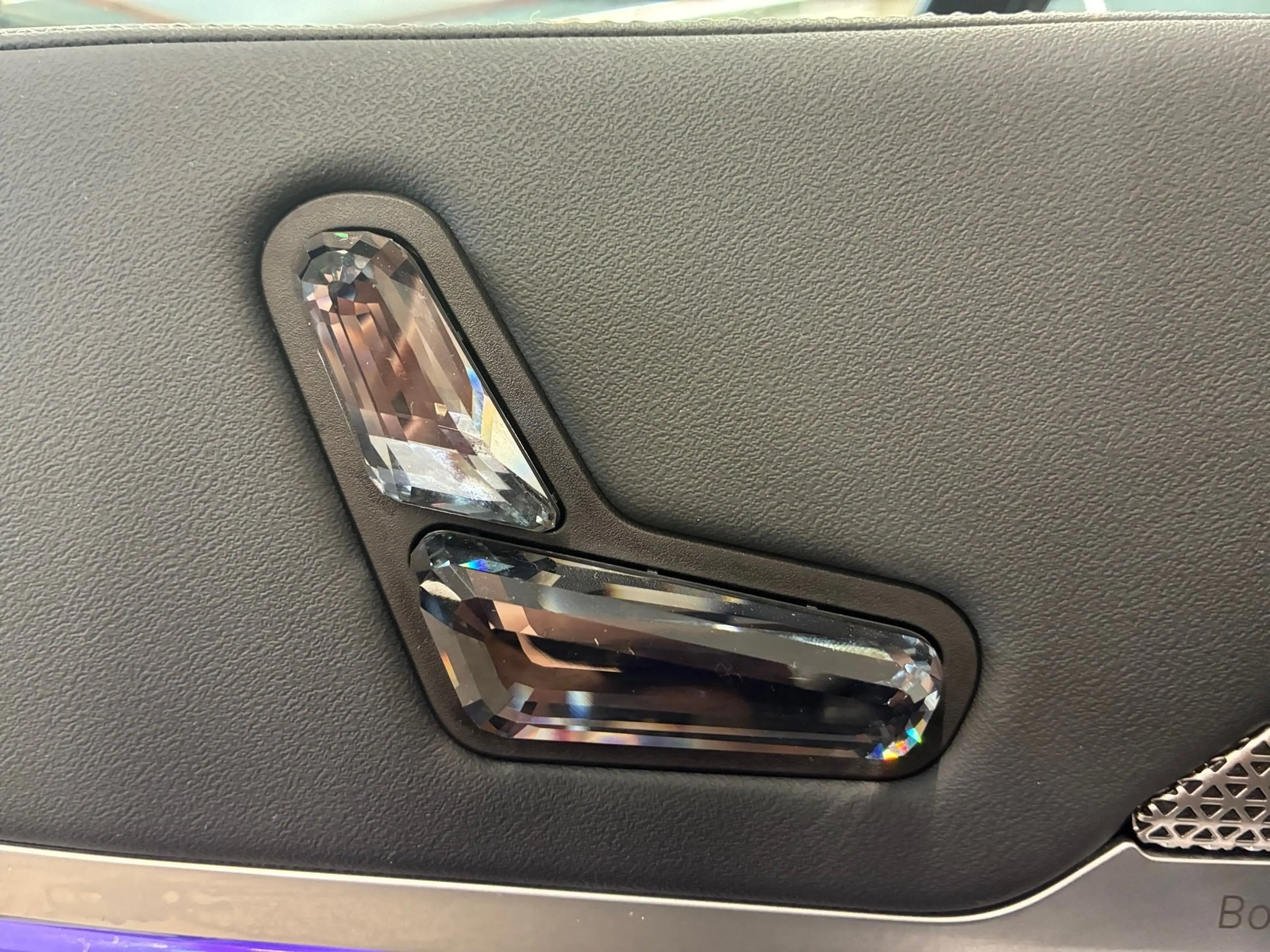 BMW 750 e xDrive — photo 6