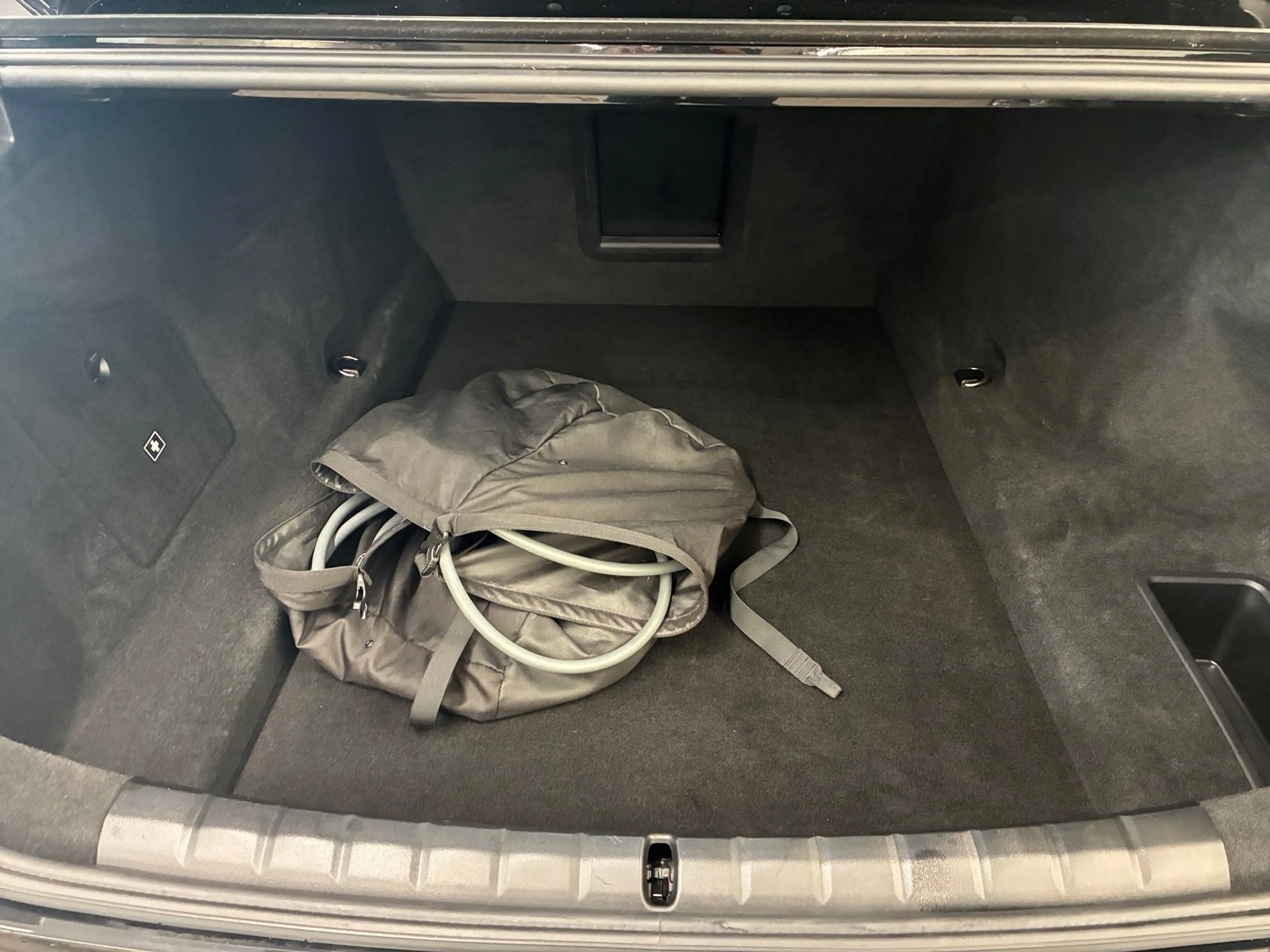 BMW 750 e xDrive — photo 11