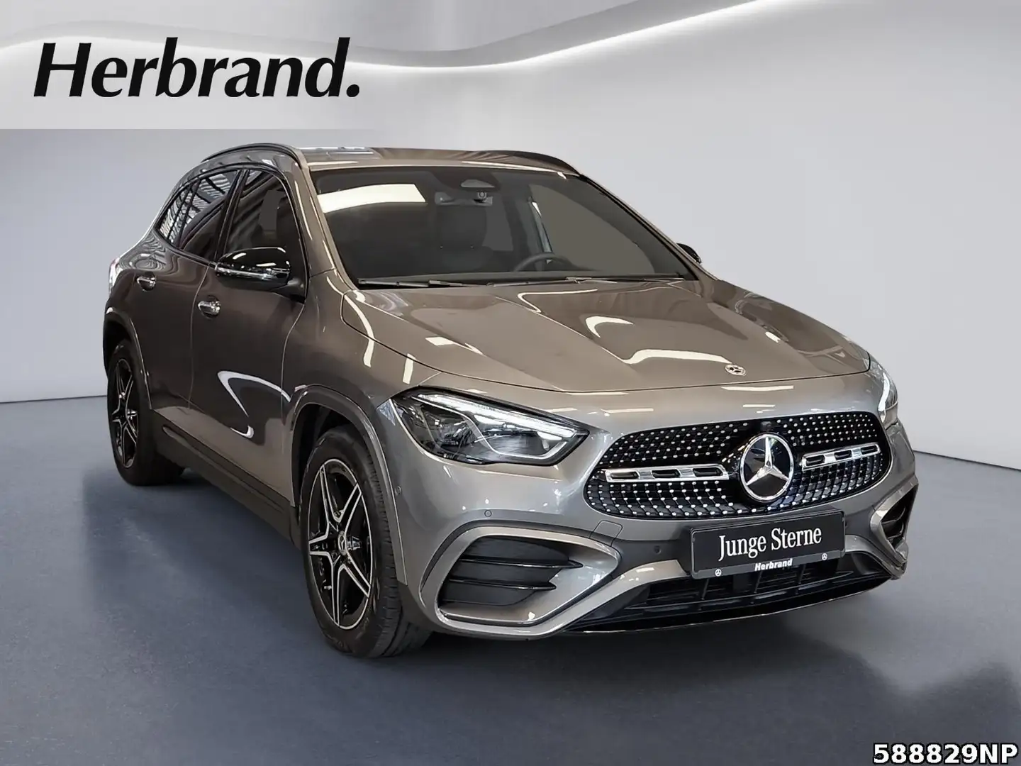 Mercedes-Benz GLA 200 AMG Night AHK Distronic Multibeam Grau - 2