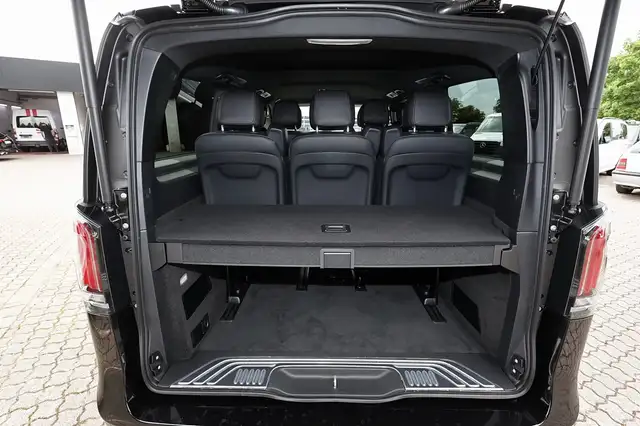 Mercedes-Benz V-Class view 10