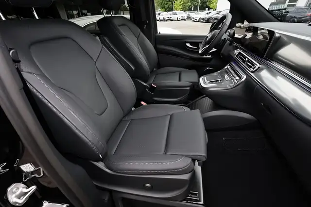 Mercedes-Benz V-Class view 4