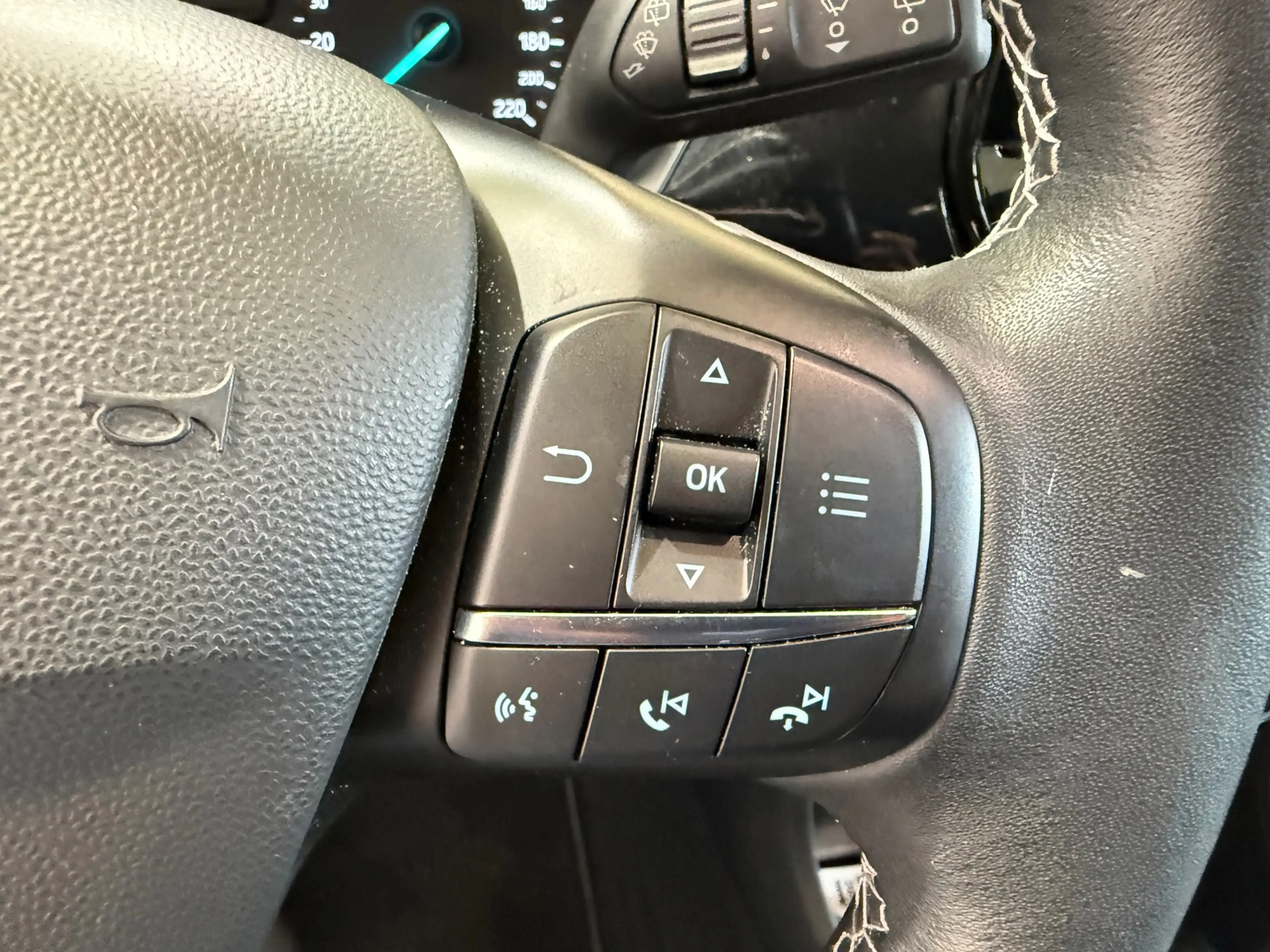 Ford Fiesta 1.0 EcoBoost Titanium — photo 11