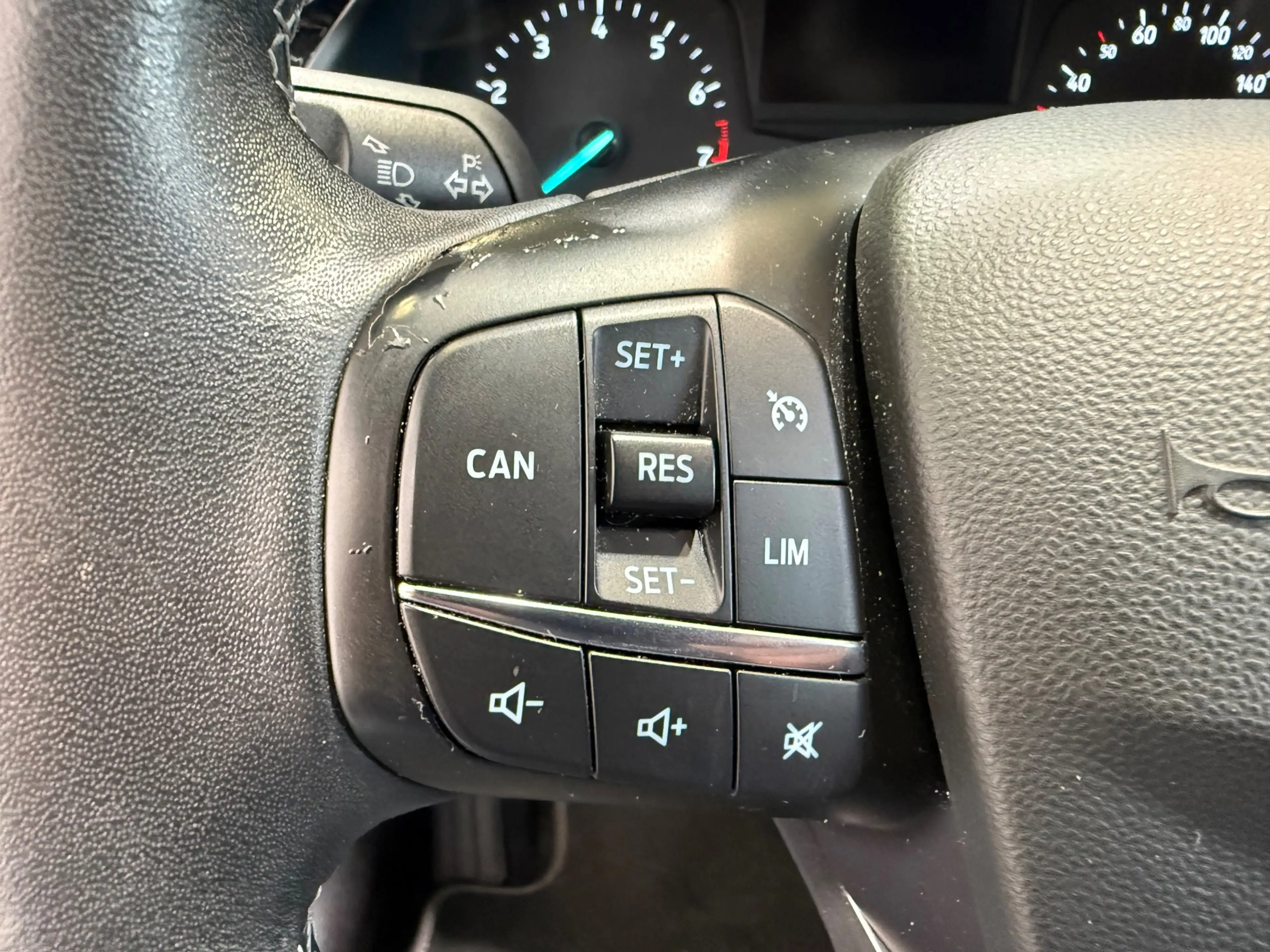 Ford Fiesta 1.0 EcoBoost Titanium — photo 10