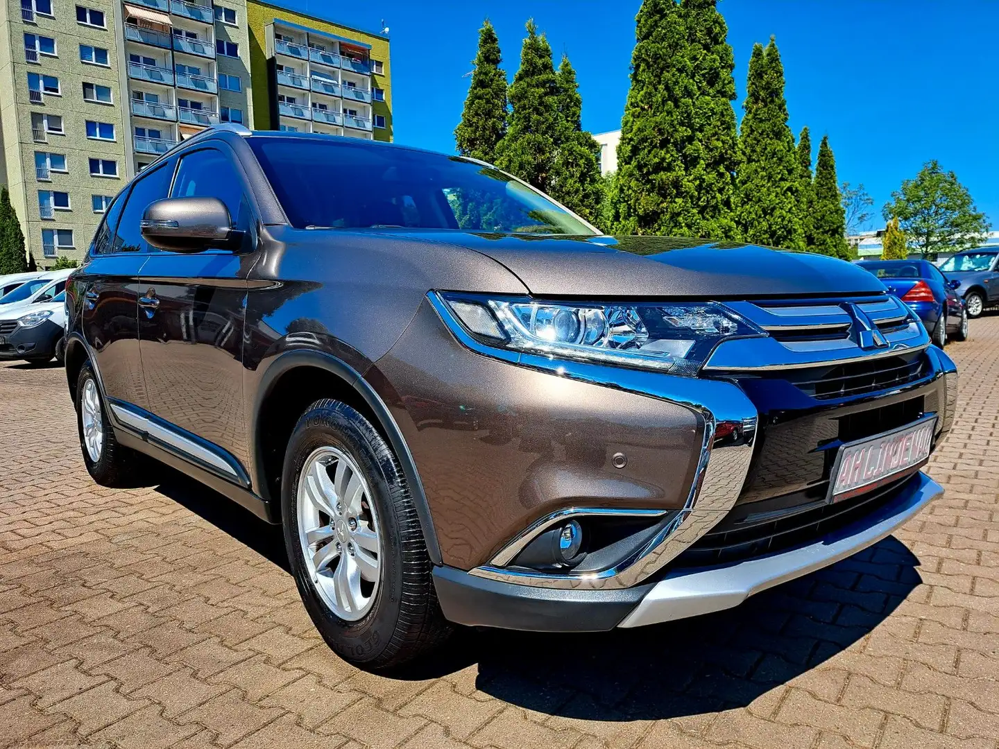 Mitsubishi Outlander SUV-Star 2WD Brun - 2