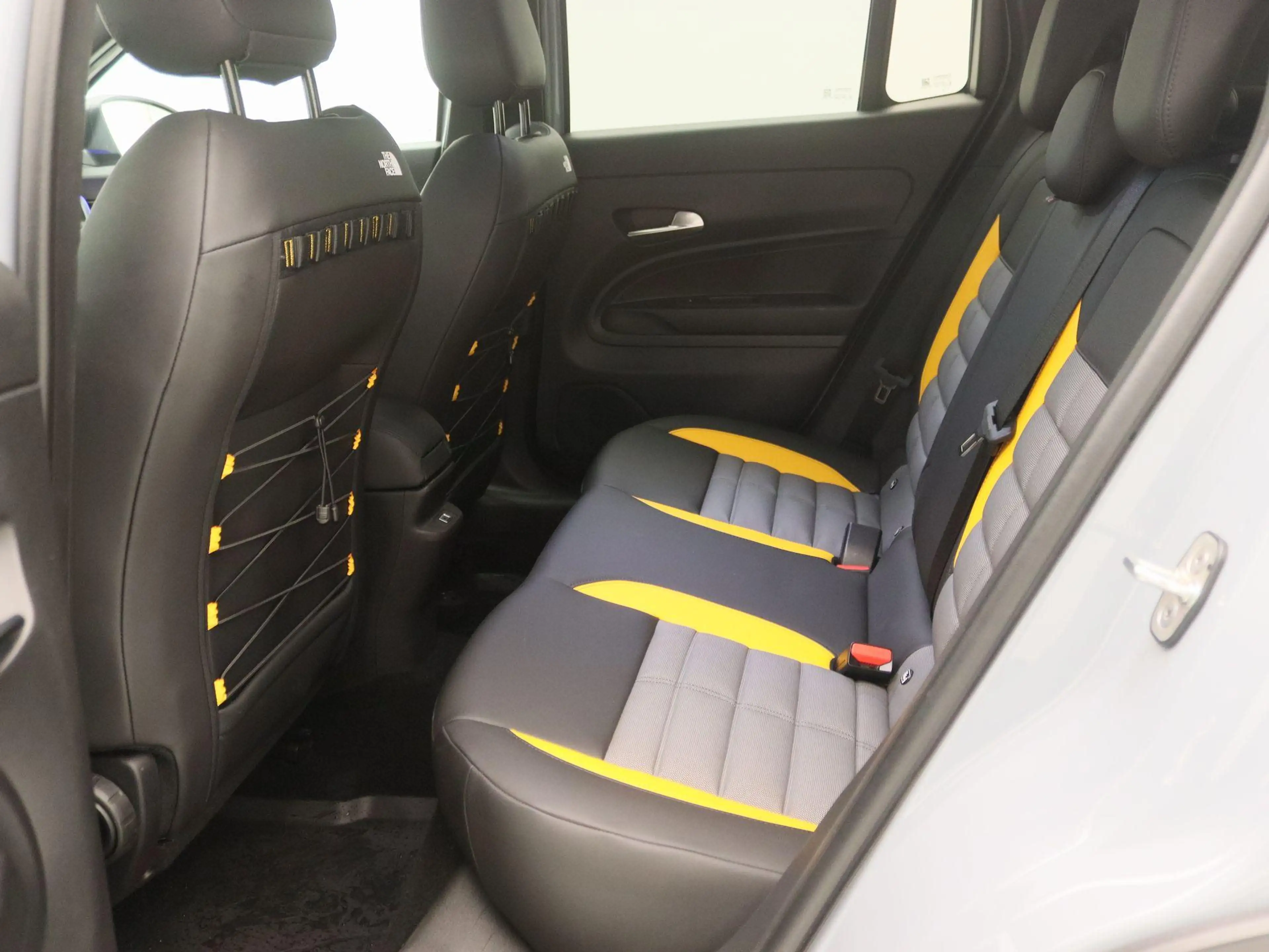Jeep Avenger 1.2T 4xe The North Face | TREKHAAK | LIMITED EDITI — photo 13