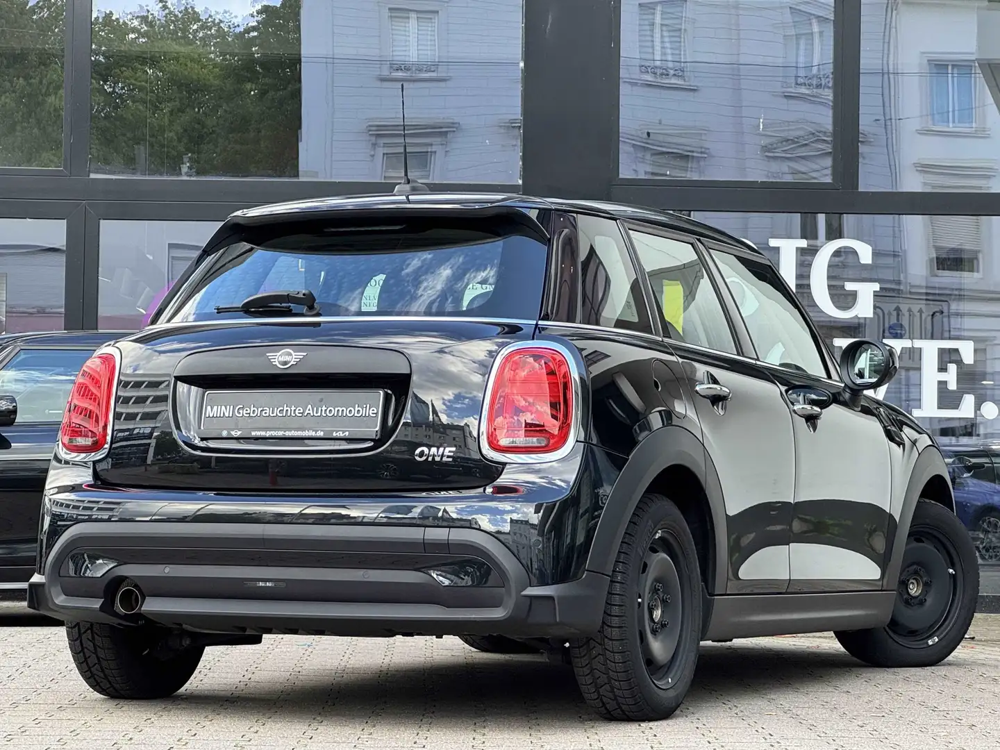 MINI One Classic Trim 5-trg. LED Aut Navi CarPlay Shz Zwart - 2