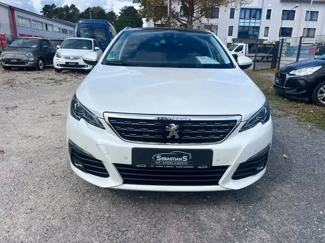 Peugeot 308 view 2