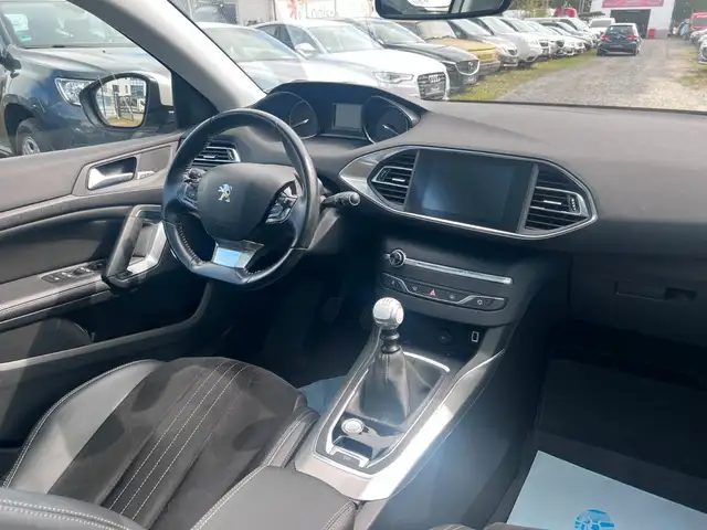 Peugeot 308 view 10