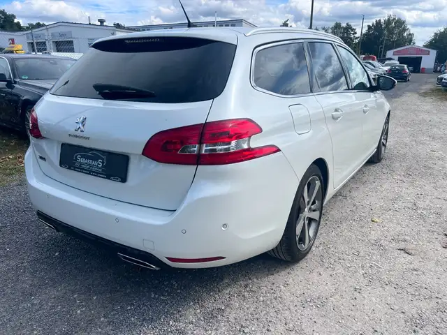 Peugeot 308 view 4