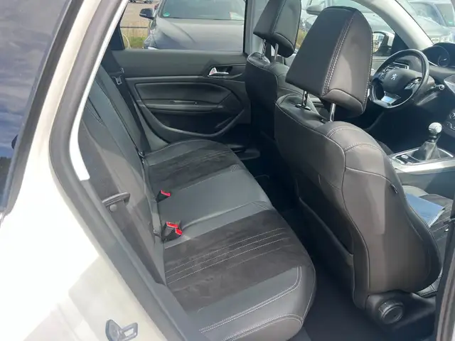 Peugeot 308 view 13