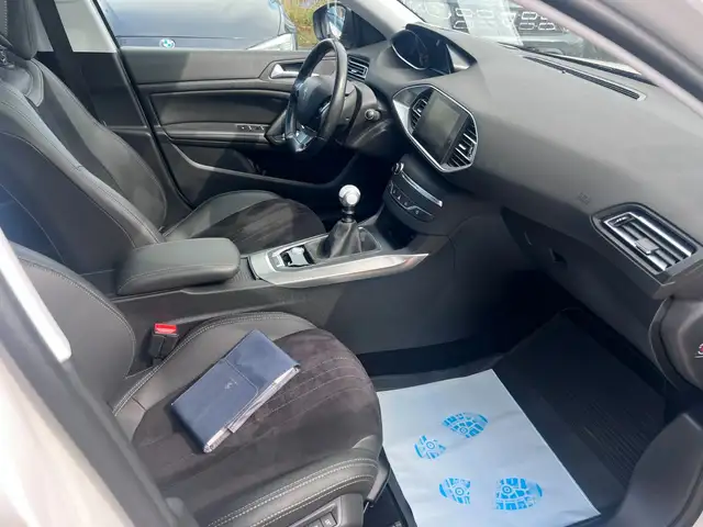 Peugeot 308 view 11