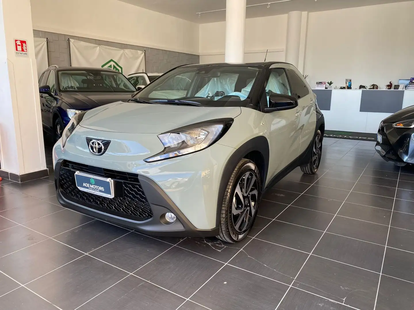 Toyota Aygo X Aygo X 1.0 VVT-i 72 CV 5 porte Trend zelena - 1
