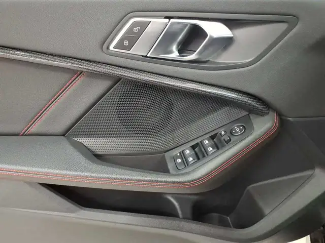 BMW 1 Series view 4
