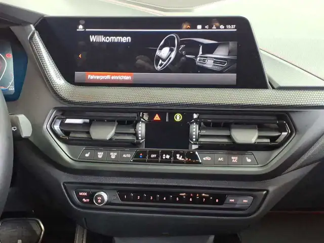 BMW 1 Series view 6