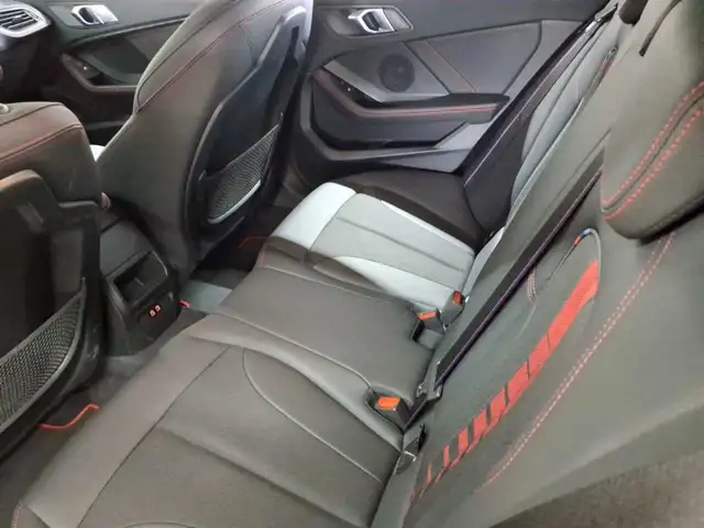 BMW 1 Series view 8