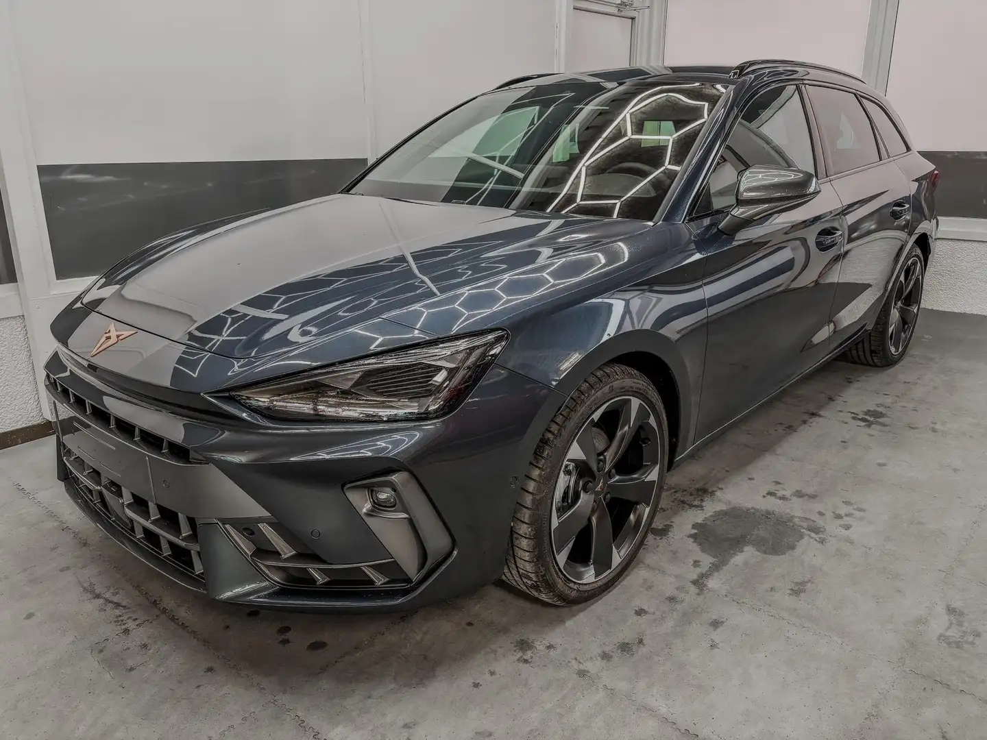 CUPRA Leon Sportstourer 1.5 eTSI DSG AHK INTELLIGENT DRIVE... Grau - 1