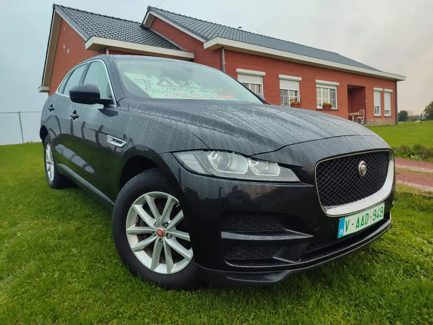 Jaguar F-Pace 2.0 D AWD Chequered Flag (EU6.2) Noir - 1