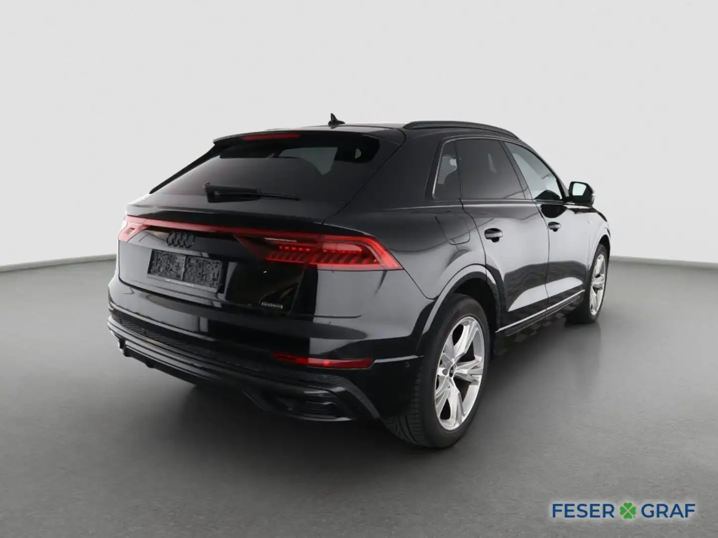 Audi Q8 SUV Schwarz - 2