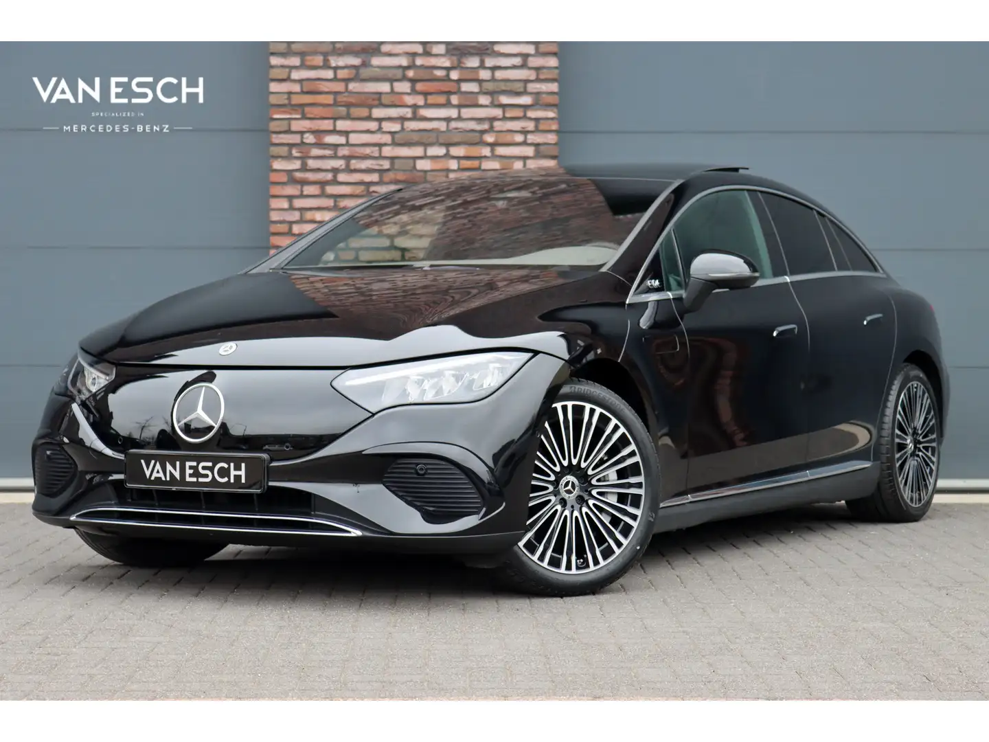Mercedes-Benz EQE 300 Business Line 89 kWh | MBUX Hyperscreen | Distroni Zwart - 1
