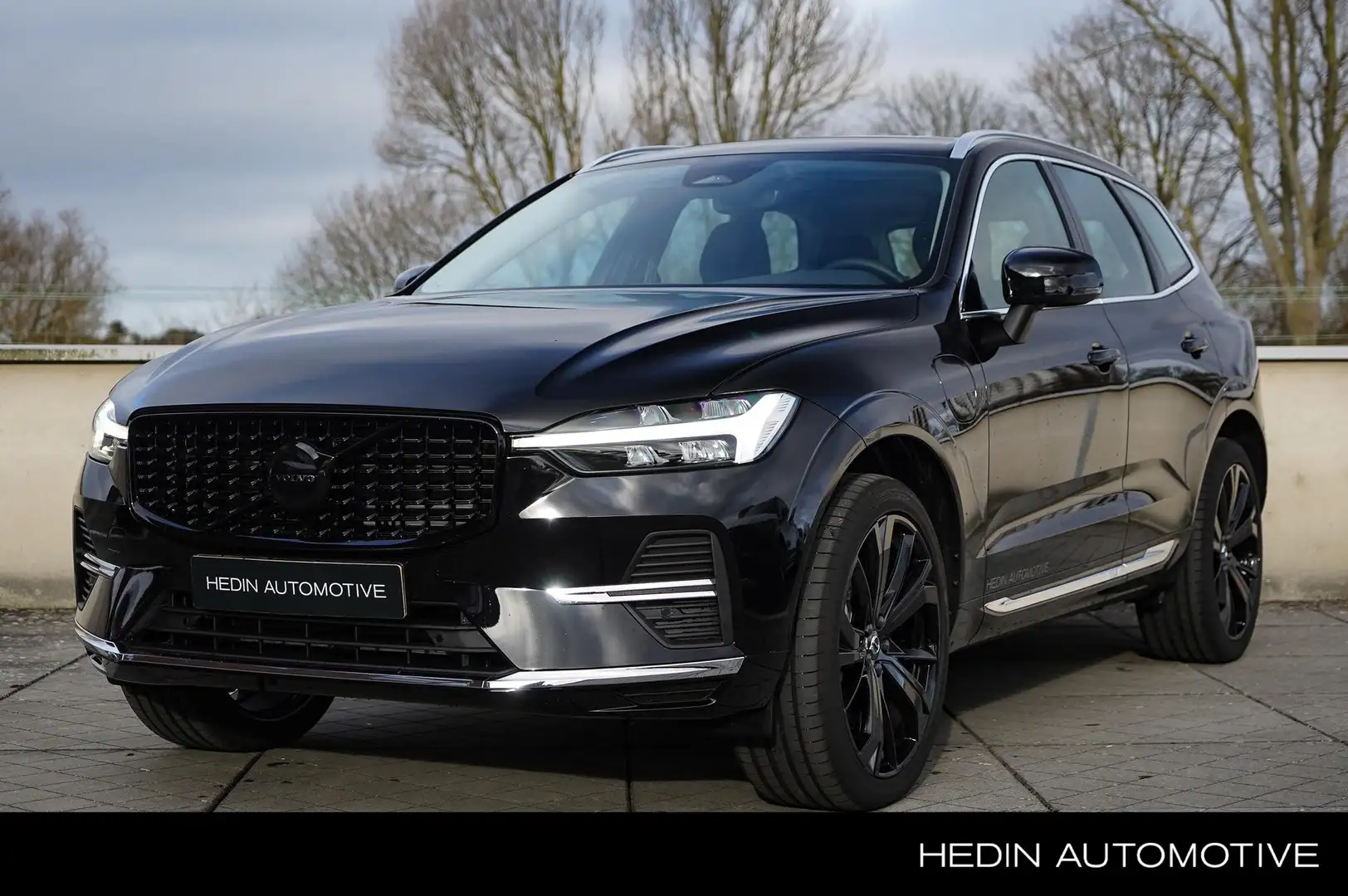 Volvo XC60 2.0 T6 Plug-in hybrid AWD Essential Edition Bright Zwart - 1